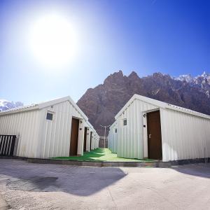deluxe lodges image